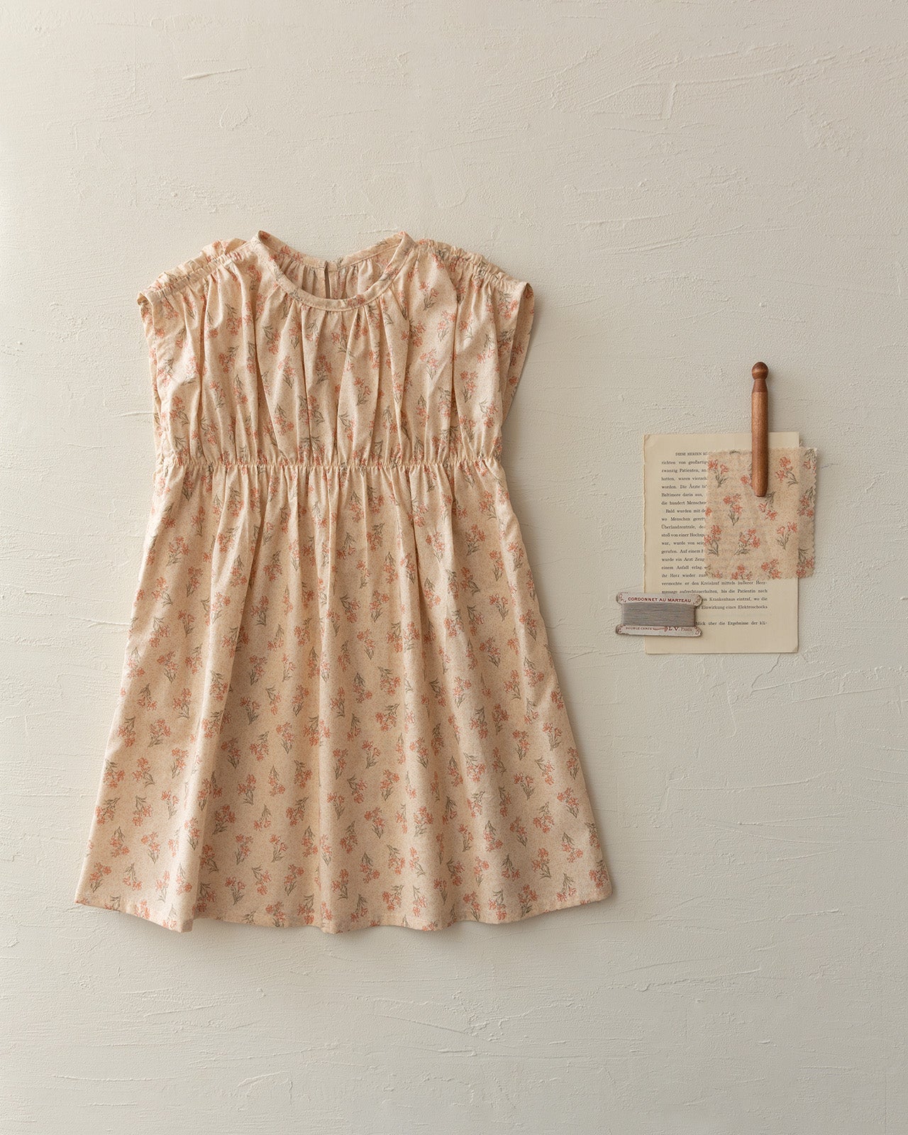 Sunlit Flowers (Apricot)-ローン