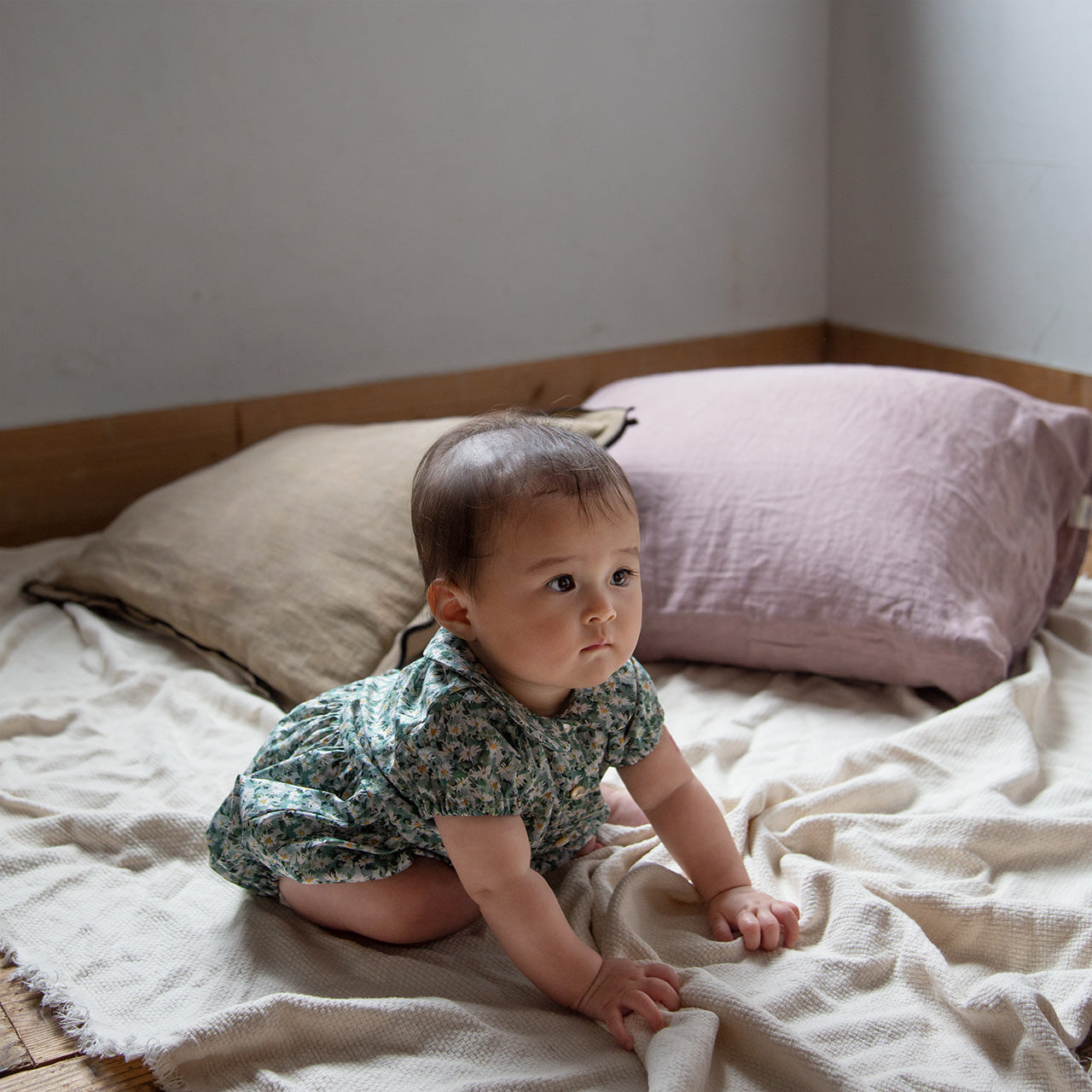 Round collar rompers