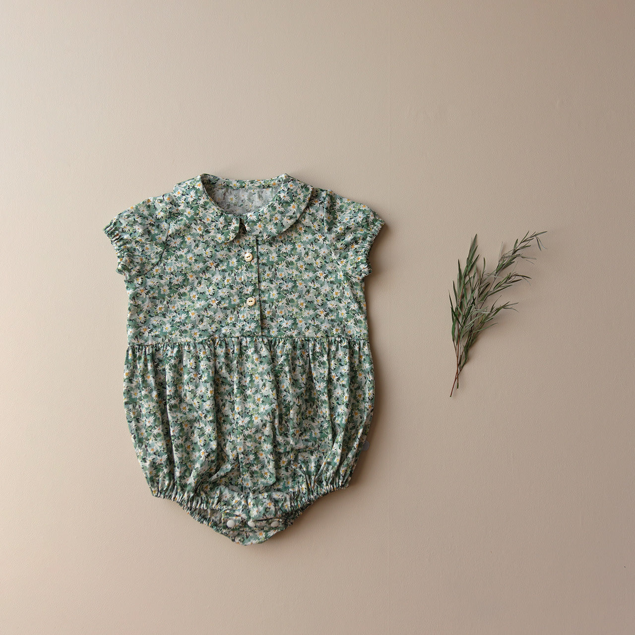 Round collar rompers
