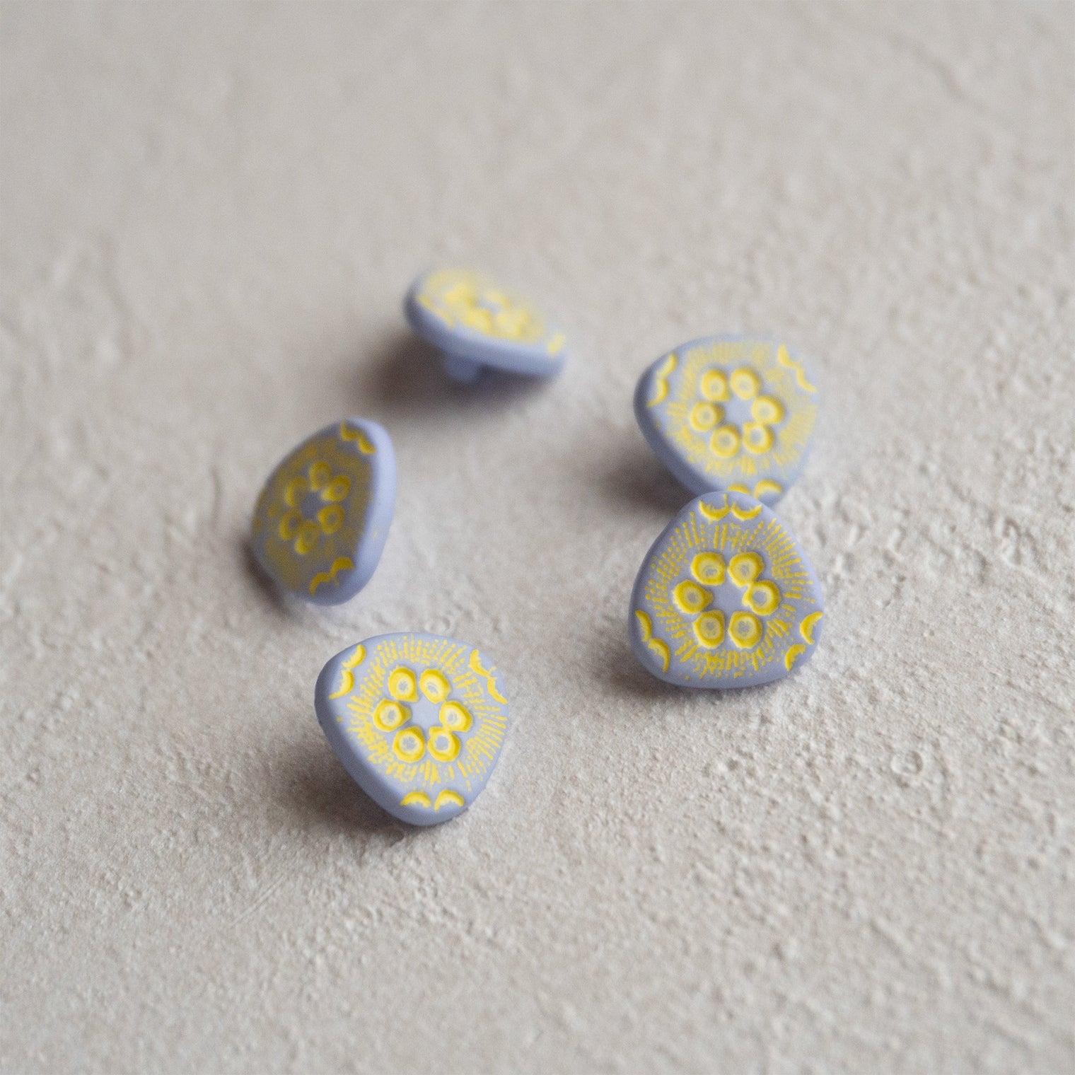 フランス Triangle child button 11-12mm(1個単位)